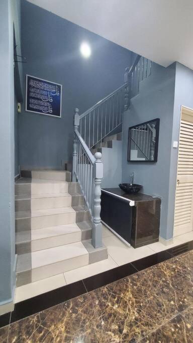 Hani Raisha Homestay, Seksyen 7 * Shah Alam