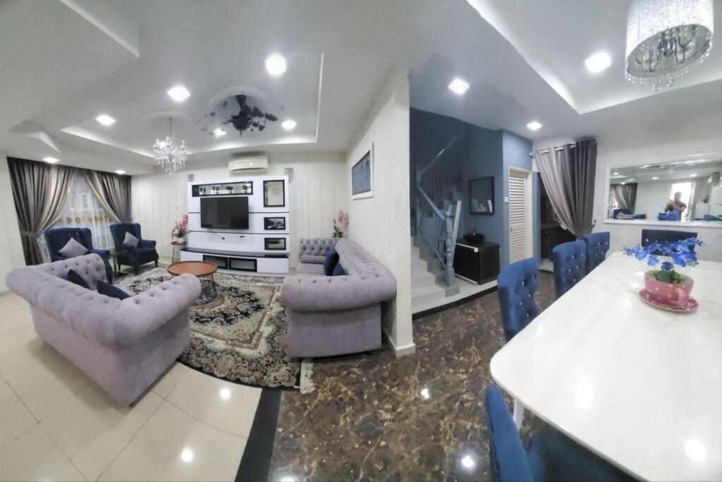 Hani Raisha Homestay, Seksyen 7 *