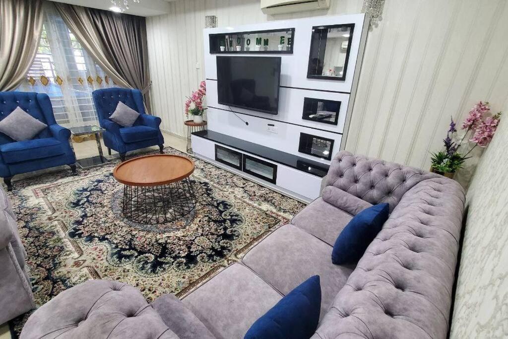 Hani Raisha Homestay, Seksyen 7 * Shah Alam
